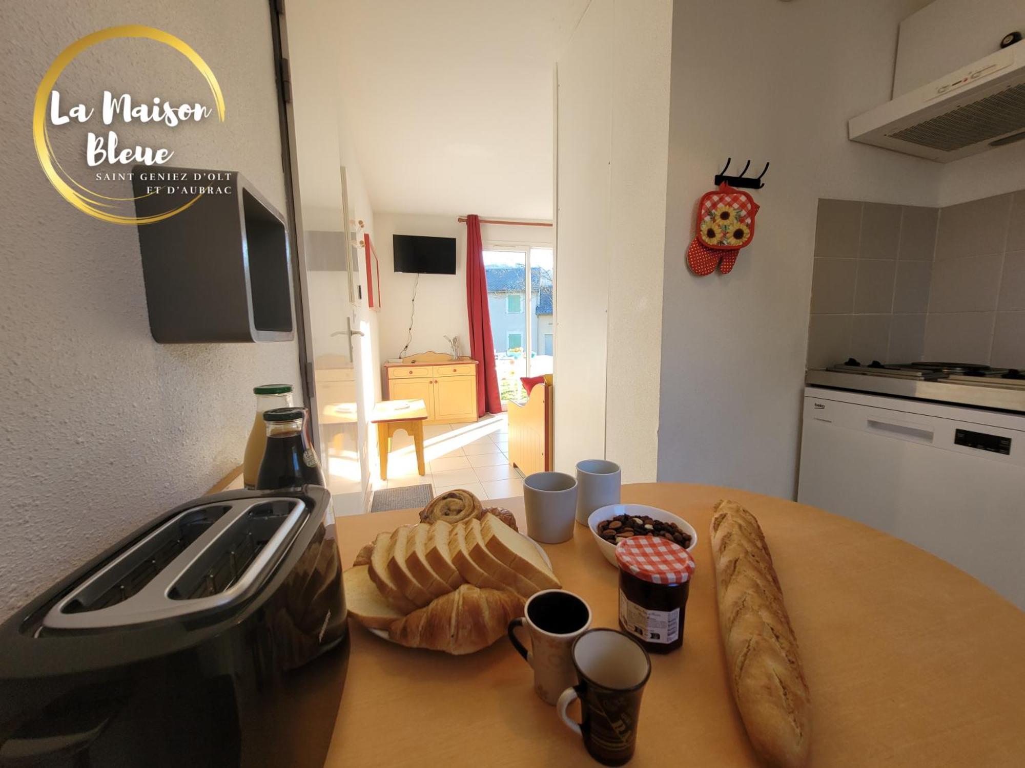 La Maison Bleue, Village Vacances, Piscine, Parking Saint-Geniez-dʼOlt Eksteriør bilde