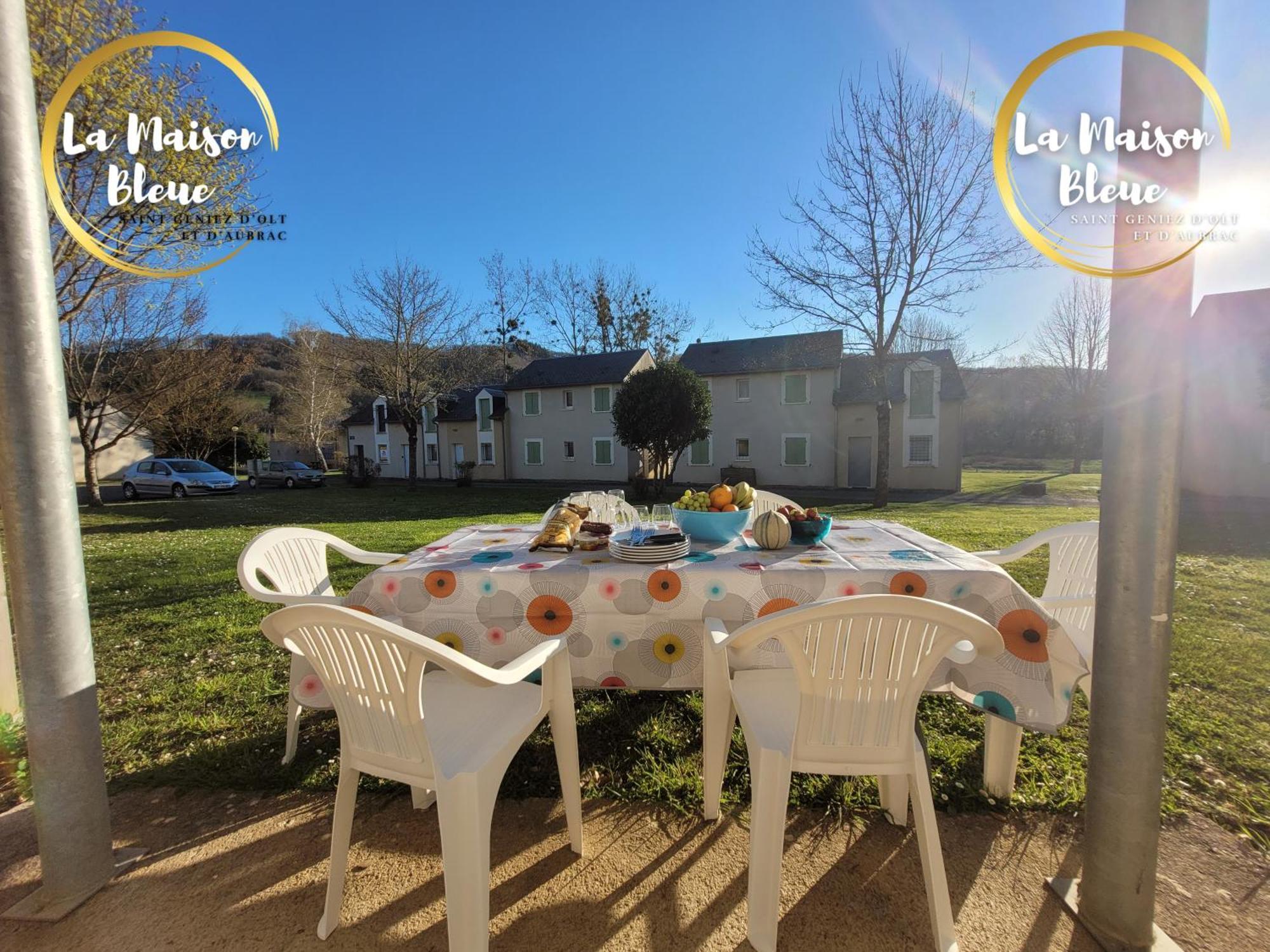La Maison Bleue, Village Vacances, Piscine, Parking Saint-Geniez-dʼOlt Eksteriør bilde