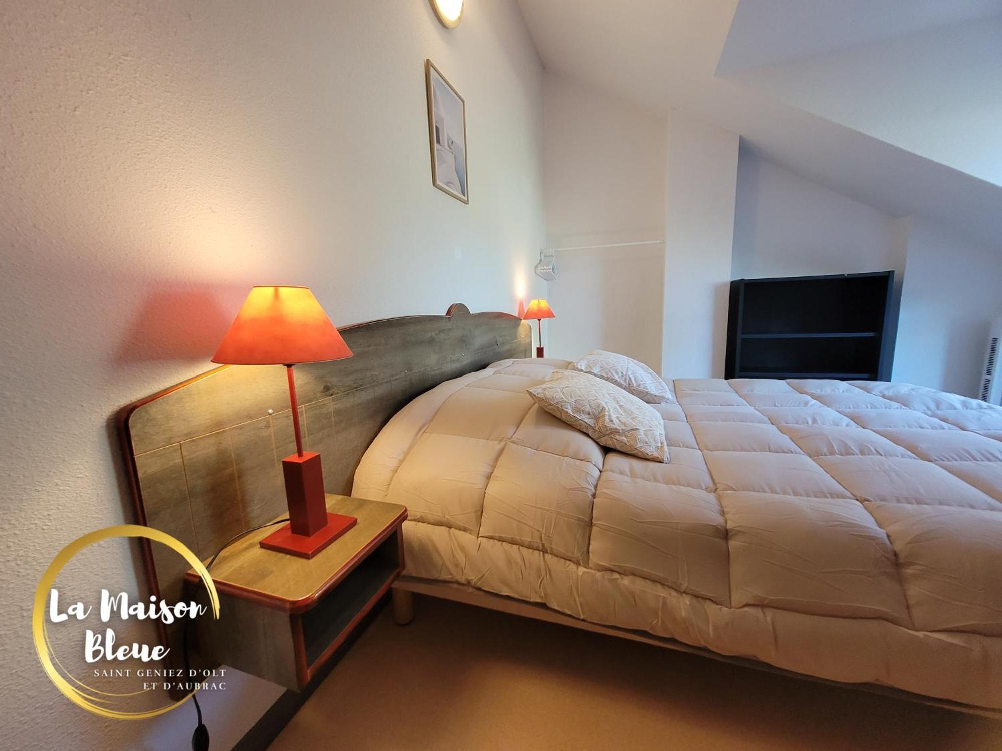 La Maison Bleue, Village Vacances, Piscine, Parking Saint-Geniez-dʼOlt Eksteriør bilde