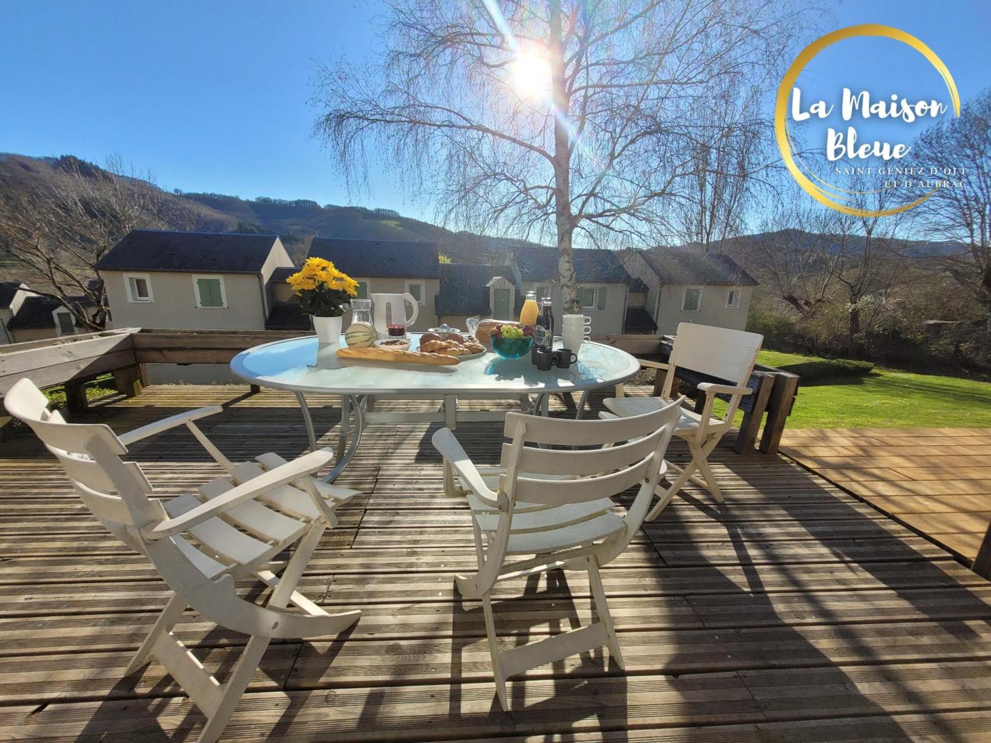 La Maison Bleue, Village Vacances, Piscine, Parking Saint-Geniez-dʼOlt Eksteriør bilde