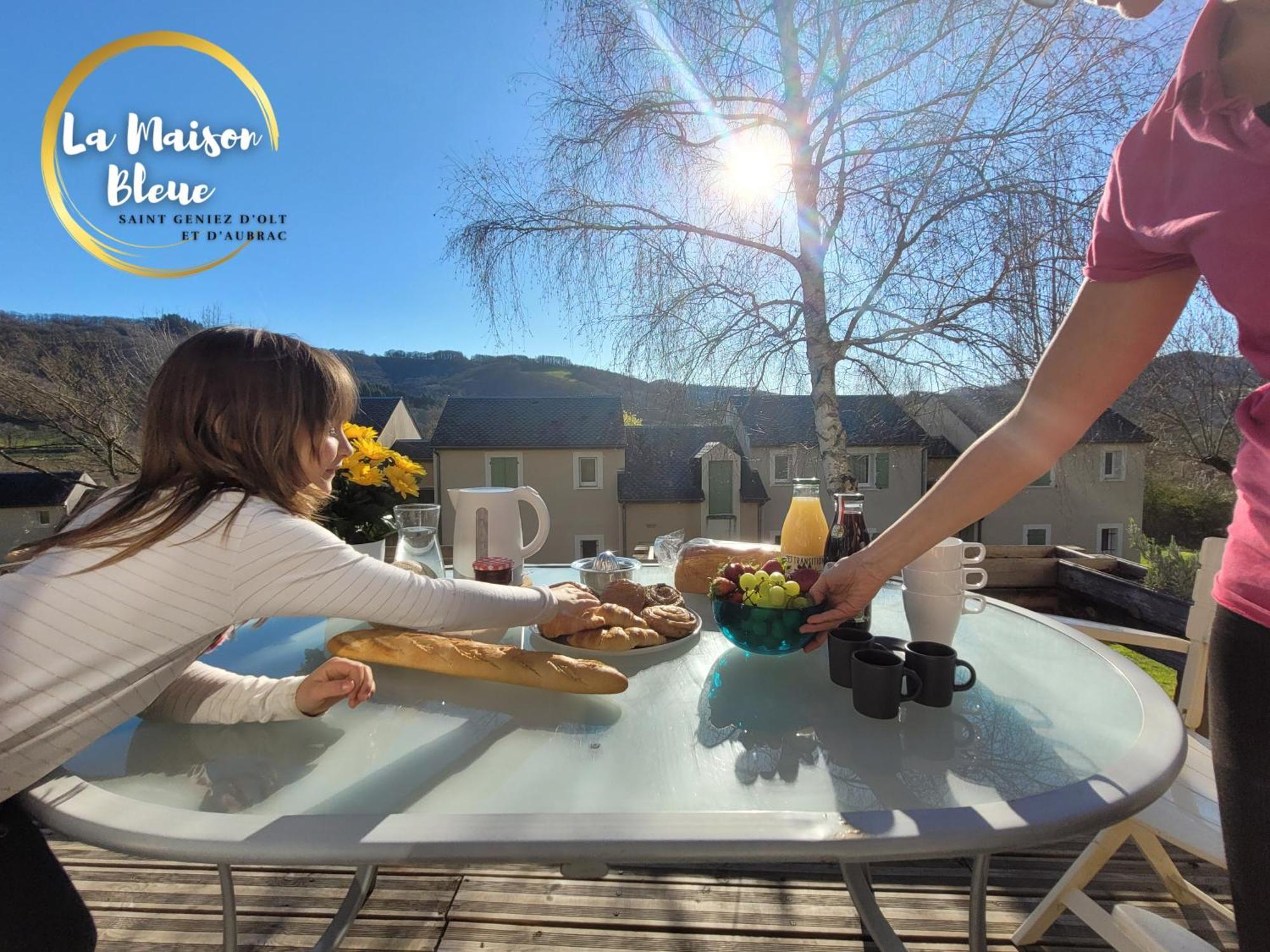 La Maison Bleue, Village Vacances, Piscine, Parking Saint-Geniez-dʼOlt Eksteriør bilde